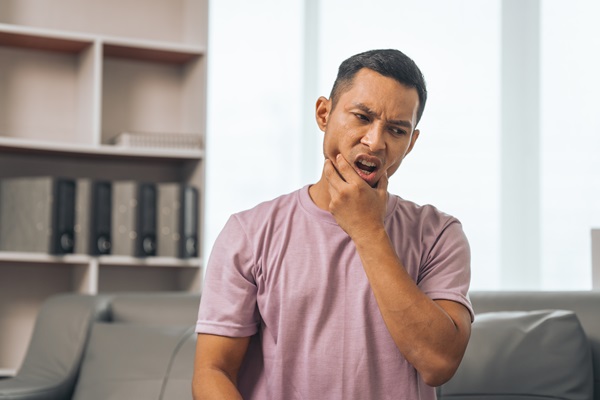 Visit An Emergency Dentist To Stop Oral Injury Bleeding